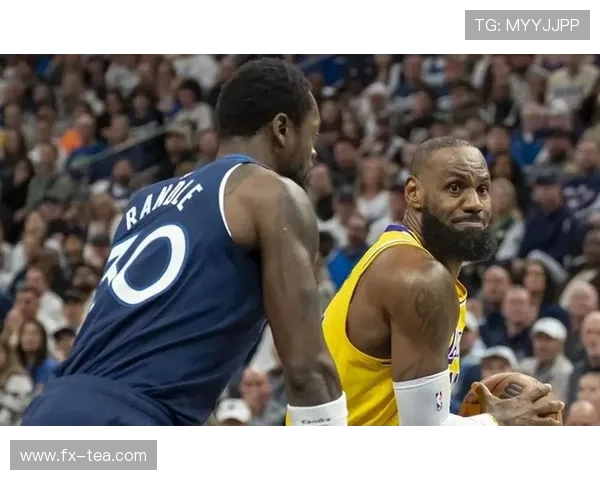 詹姆斯率湖人逆转勇士 库里空砍高分仍难挽败局全场沸腾 詹姆斯率湖人逆转勇士 库里空砍高分仍难挽败局全场沸腾